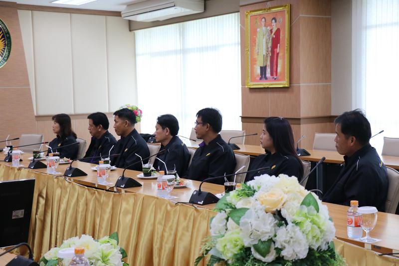 4. พิธีลงนามบันทึกความตกลงในการจัดการอบรม สำหรับผู้ขอรับใบอนุญาตขับรถและผู้ขอต่ออายุใบอนุญาตขับรถ วันที่ 21 กันยายน 2560 ณ ห้องประชุมสภามหาวิทยาลัย ชั้น 8 อาคารเรียนรวมและอำนวยการ (อาคาร 14) มหาวิทยาลัยราชภัฏกำแพงเพชร